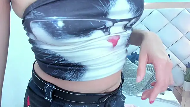 Snapshot of crystalstonee chatting on 03/24/26, 10:26 crystalstonee online show from 03/24/26, 10:26