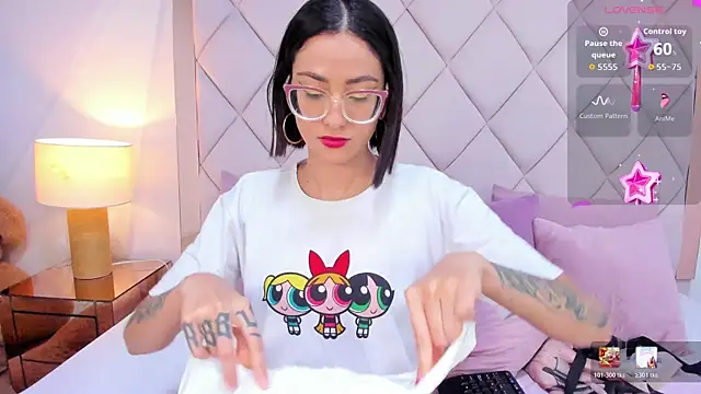 Snapshot of crystalstonee chatting on 04/02/26, 08:39 crystalstonee online show from 04/02/26, 08:39