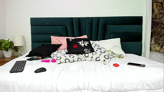 Dahliablack online show from 03/21/26, 12:21