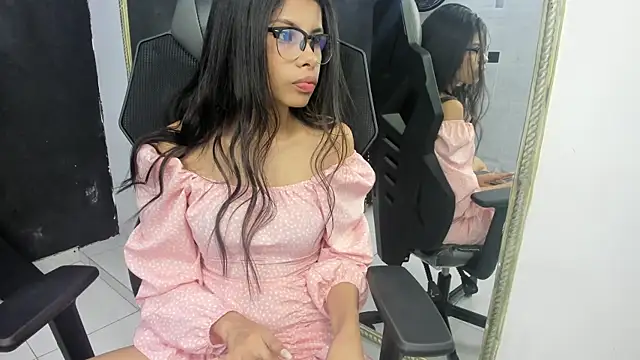 Snapshot of ZoehPeterr_ chatting on 03/04/26, 11:00 ZoehPeterr online show from 03/04/26, 11:00