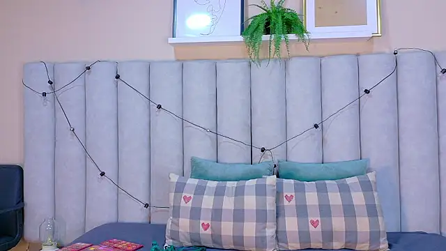 AnnieRouse   online show from 03/17/26, 11:46