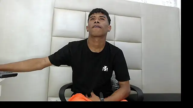 Snapshot of TonnyMarck chatting on 02/15/26, 02:19 TonnyMarck online show from 02/15/26, 02:19