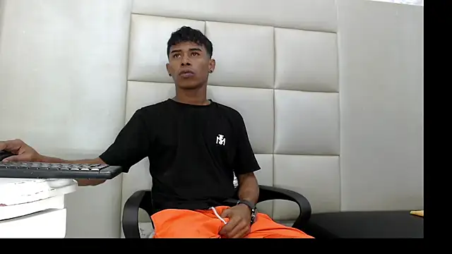 Snapshot of TonnyMarck chatting on 02/15/26, 07:51 TonnyMarck online show from 02/15/26, 07:51