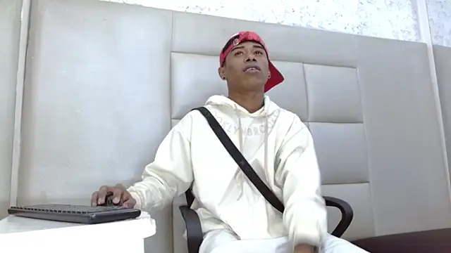 Snapshot of TonnyMarck chatting on 02/27/26, 02:33 TonnyMarck online show from 02/27/26, 02:33