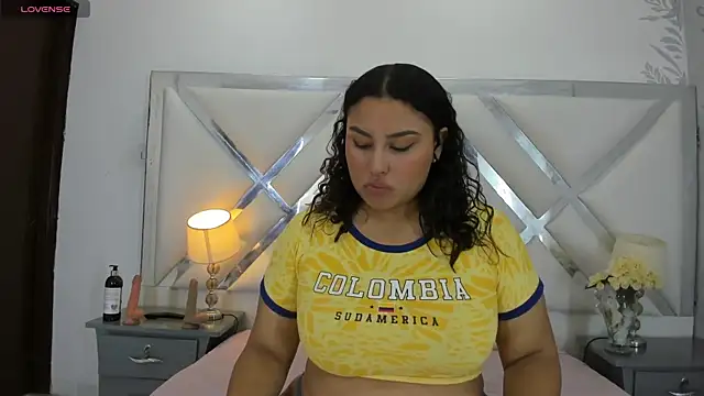 Snapshot of yaragarcia chatting on 06/18/26, 04:35 yaragarcia online show from 06/18/26, 04:35