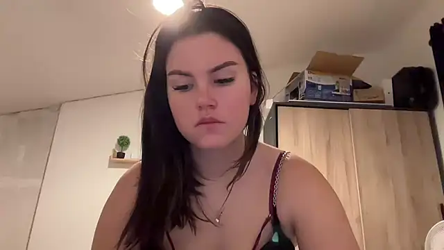 Snapshot of kiaraaaa75 chatting on 02/15/26, 08:38 kiaraaaa75 online show from 02/15/26, 08:38