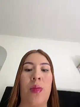 Snapshot of Hanna_Becker_ chatting on 04/07/26, 03:12 Hanna Becker online show from 04/07/26, 03:12