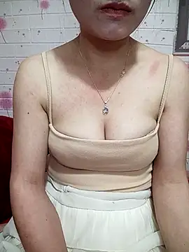 Snapshot of Suri_Sexywet_ chatting on 02/25/26, 01:10 Suri Sexywet online show from 02/25/26, 01:10