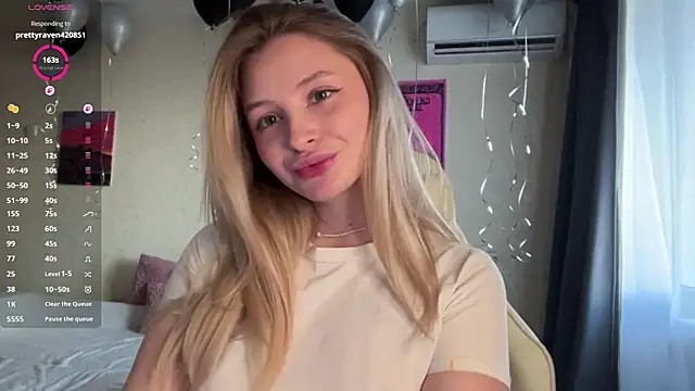 Snapshot of VibeVi chatting on 04/13/26, 01:27 VibeVi online show from 04/13/26, 01:27