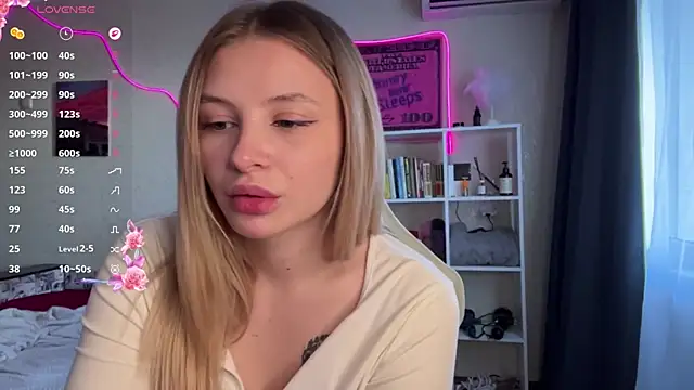 Snapshot of VibeVi chatting on 04/17/26, 01:03 VibeVi online show from 04/17/26, 01:03