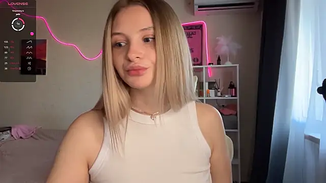 Snapshot of VibeVi chatting on 04/19/26, 08:57 VibeVi online show from 04/19/26, 08:57