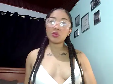 Snapshot of Sexy_Supermomm chatting on 04/07/26, 11:37 Sexy Supermomm online show from 04/07/26, 11:37