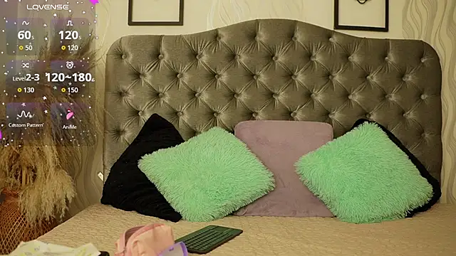 Snapshot of katt_eyes_ chatting on 02/25/26, 01:21 katt eyes online show from 02/25/26, 01:21