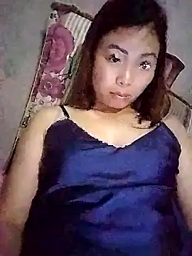 Snapshot of Ella-aa chatting on 04/17/26, 01:03 Ella-aa online show from 04/17/26, 01:03