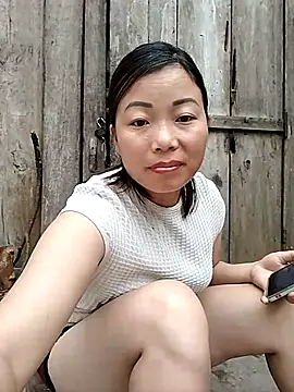 Snapshot of Ella-aa chatting on 05/18/26, 01:45 Ella-aa online show from 05/18/26, 01:45