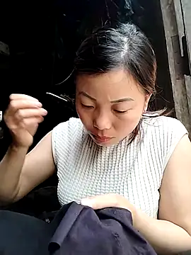 Snapshot of Ella-aa chatting on 05/18/26, 06:30 Ella-aa online show from 05/18/26, 06:30