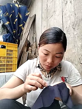 Snapshot of Ella-aa chatting on 05/23/26, 03:23 Ella-aa online show from 05/23/26, 03:23