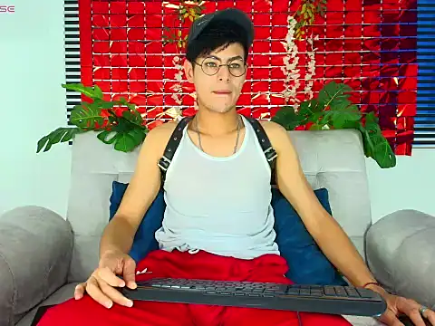 Snapshot of ThiiagoSaeenz chatting on 02/17/26, 02:46 ThiiagoSaeenz online show from 02/17/26, 02:46