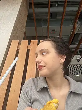 Snapshot of MiaTee chatting on 02/12/26, 04:18 MiaTee online show from 02/12/26, 04:18