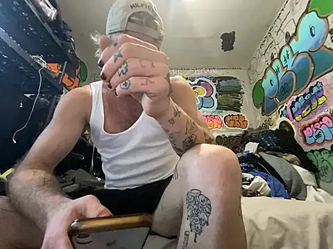 Snapshot of gothboiplzty chatting on 08/05/26, 04:21 gothboiplzty online show from 08/05/26, 04:21
