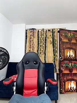 Snapshot of amelie_rose__ chatting on 03/19/26, 02:43 amelie rose online show from 03/19/26, 02:43