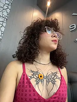 Snapshot of luci_butterfly chatting on 02/04/26, 08:25 luci butterfly online show from 02/04/26, 08:25