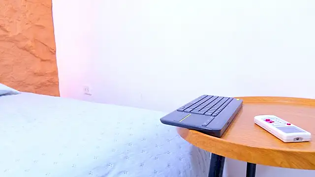 Nahomi Williams  online show from 03/31/26, 12:49