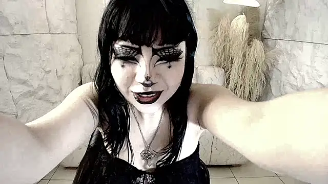 Snapshot of vampkitty_r chatting on 02/11/26, 01:10 vampkitty r online show from 02/11/26, 01:10