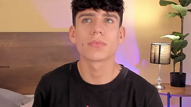 Snapshot of Angel_eros_ chatting on 02/01/26, 08:29 Angel eros online show from 02/01/26, 08:29