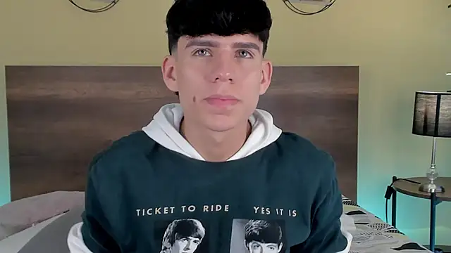 Snapshot of Angel_eros_ chatting on 02/13/26, 05:25 Angel eros online show from 02/13/26, 05:25