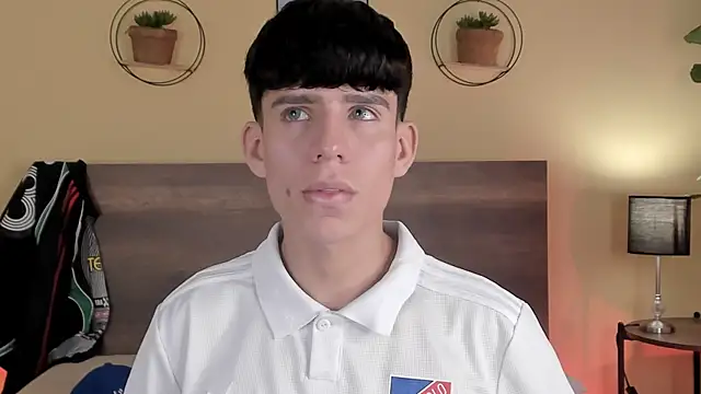 Snapshot of Angel_eros_ chatting on 02/19/26, 04:52 Angel eros online show from 02/19/26, 04:52