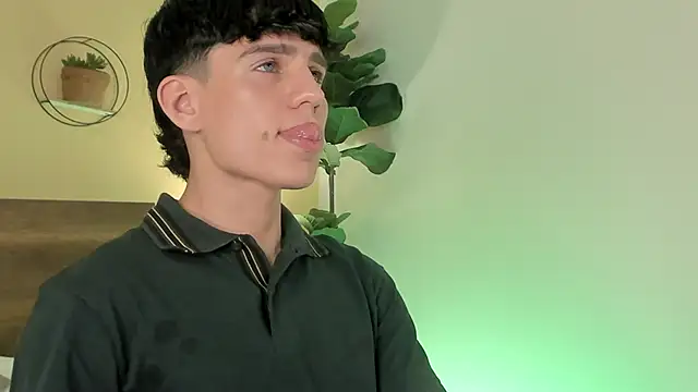 Snapshot of Angel_eros_ chatting on 02/20/26, 06:26 Angel eros online show from 02/20/26, 06:26