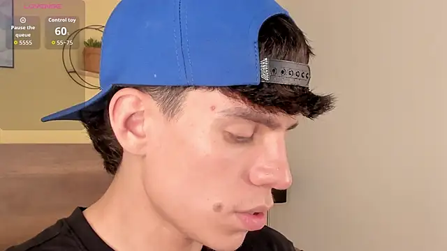 Snapshot of Angel_eros_ chatting on 02/28/26, 04:46 Angel eros online show from 02/28/26, 04:46