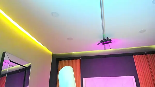 Snapshot of MiaTorres4 chatting on 04/24/26, 12:40 MiaTorres4 online show from 04/24/26, 12:40