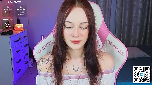 Snapshot of amyfallinlove chatting on 02/17/26, 03:29 amyfallinlove online show from 02/17/26, 03:29