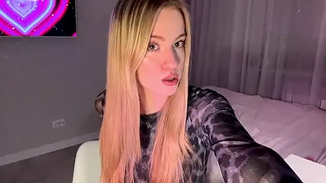 Snapshot of Between_Eeys chatting on 03/04/26, 03:40 Between Eeys online show from 03/04/26, 03:40