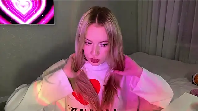 Snapshot of Between_Eeys chatting on 03/12/26, 04:35 Between Eeys online show from 03/12/26, 04:35