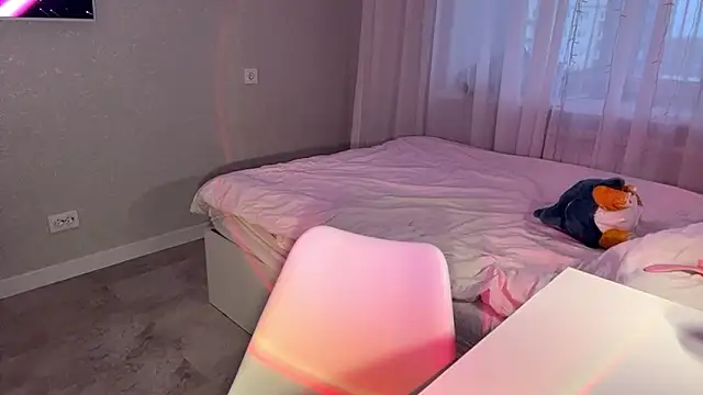 Snapshot of Between_Eeys chatting on 03/18/26, 03:37 Between Eeys online show from 03/18/26, 03:37