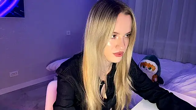 Snapshot of Between_Eeys chatting on 03/22/26, 04:21 Between Eeys online show from 03/22/26, 04:21