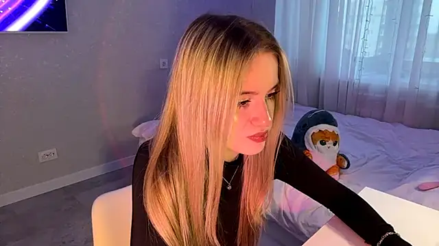 Snapshot of Between_Eeys chatting on 03/25/26, 03:40 Between Eeys online show from 03/25/26, 03:40