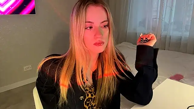 Snapshot of Between_Eeys chatting on 04/02/26, 03:53 Between Eeys online show from 04/02/26, 03:53