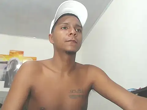 Snapshot of hotboyluxe chatting on 02/12/26, 06:25 hotboyluxe online show from 02/12/26, 06:25