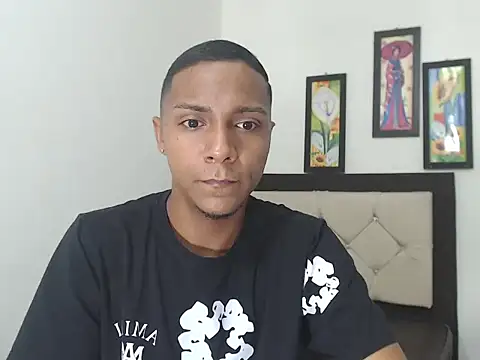 Snapshot of hotboyluxe chatting on 02/18/26, 02:51 hotboyluxe online show from 02/18/26, 02:51