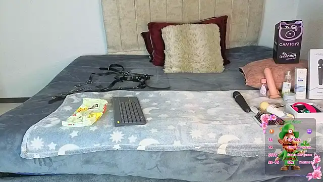 Snapshot of Petite_pepper chatting on 03/18/26, 12:41 Petite pepper online show from 03/18/26, 12:41