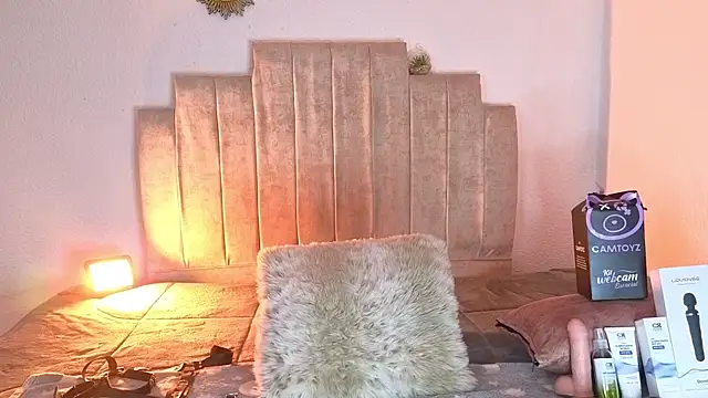 Snapshot of Petite_pepper chatting on 03/28/26, 01:54 Petite pepper online show from 03/28/26, 01:54