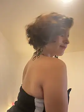 eva luz online show from 05/07/26, 07:19