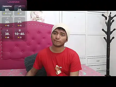 Snapshot of philipsex28 chatting on 02/18/26, 02:40 philipsex28 online show from 02/18/26, 02:40