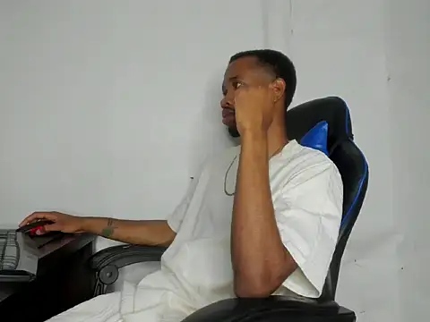 Snapshot of Kofi_exotic_2 chatting on 05/27/26, 11:57 Kofi exotic 2 online show from 05/27/26, 11:57