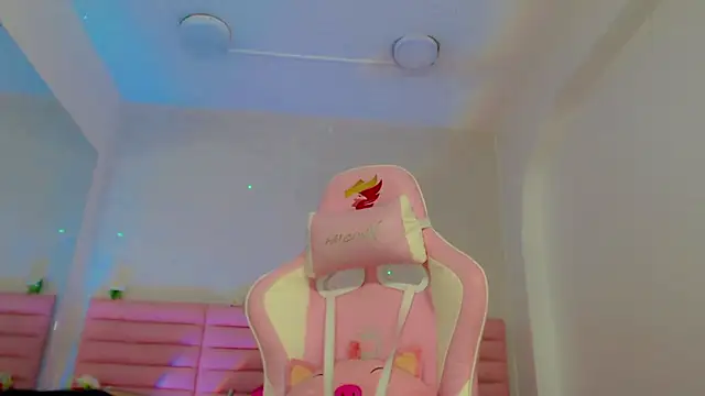 Snapshot of estefany_squirt1 chatting on 02/07/26, 04:27 estefany squirt1 online show from 02/07/26, 04:27