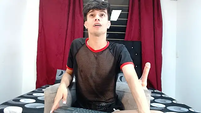 Snapshot of axxxel_twink chatting on 02/06/26, 01:32 axxxel twink online show from 02/06/26, 01:32